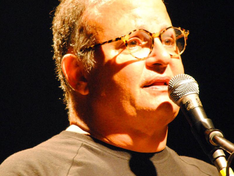 Cantor_Guilherme_Arantes_(cropped)